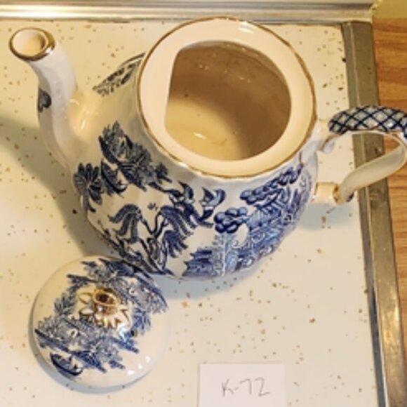 Vintage "Sadler England" Blue Willow Teapot - Picture 1 of 3